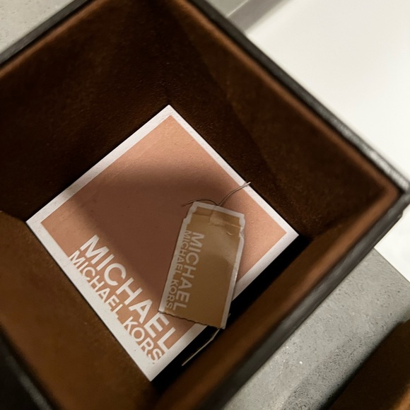 Michael Kors watch with box - Picture 2 of 2